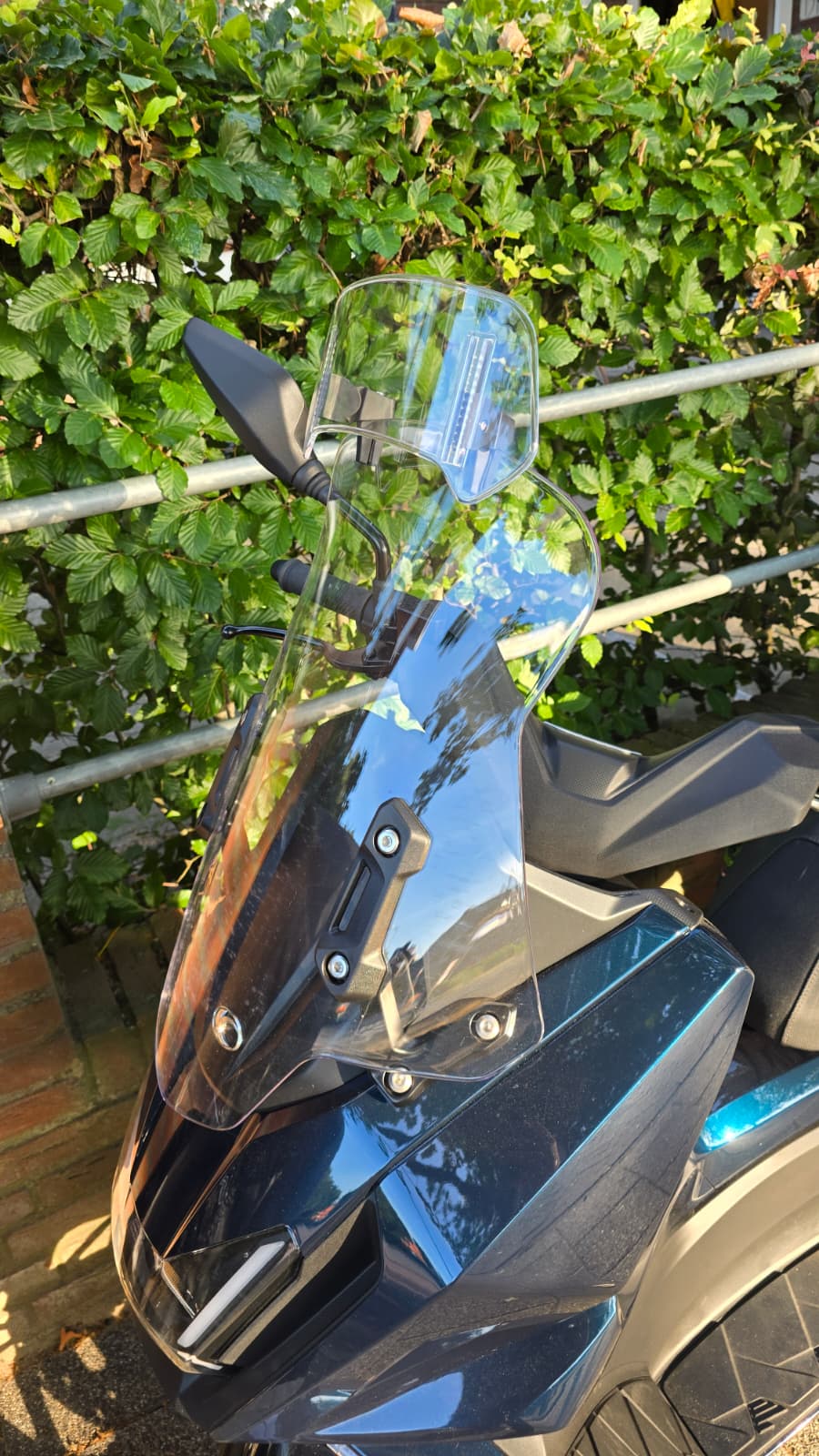 Upgrade je rit: Geen windruis meer op de scooter met deze universele opzetruit!